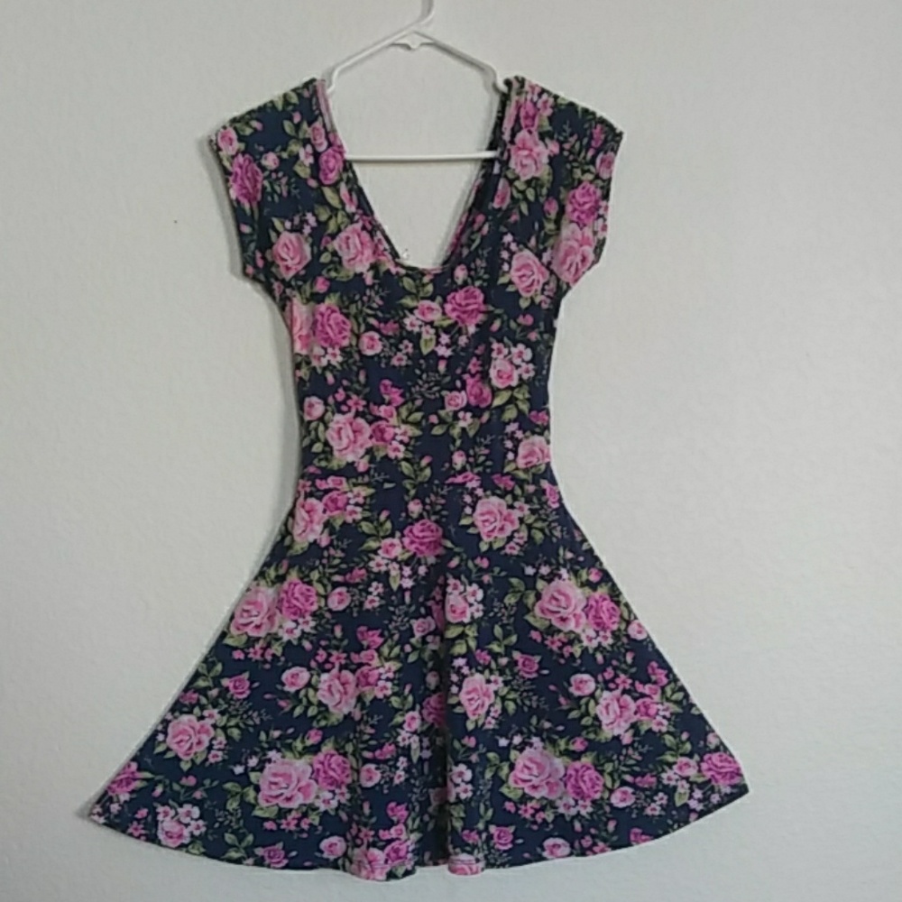M ultraflirt floral dress cross back